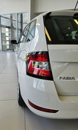 Skoda Fabia cena 44900 przebieg: 100006, rok produkcji 2020 z Zawiercie małe 529